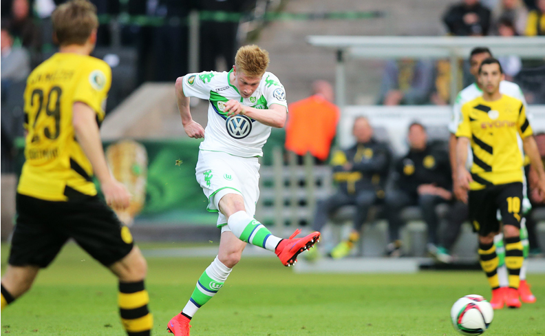 梅西太内向了，主持人说第一句就想拿着奖杯走，不到三年拿四冠