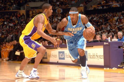 阿根廷队2026年世界杯球衣：经典蓝白条纹+黑色三道杠配饰（2026世界杯阿根廷球衣曝光：经典蓝白条纹配黑色三道杠点缀）