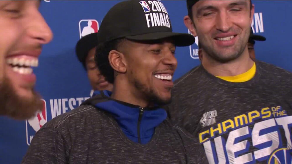 太攀蛇官方：队内得分王麦克维由于孩子出生，缺席今日对阵老鹰（太攀蛇官宣：麦克维喜得贵子，将缺席今日与老鹰之战）