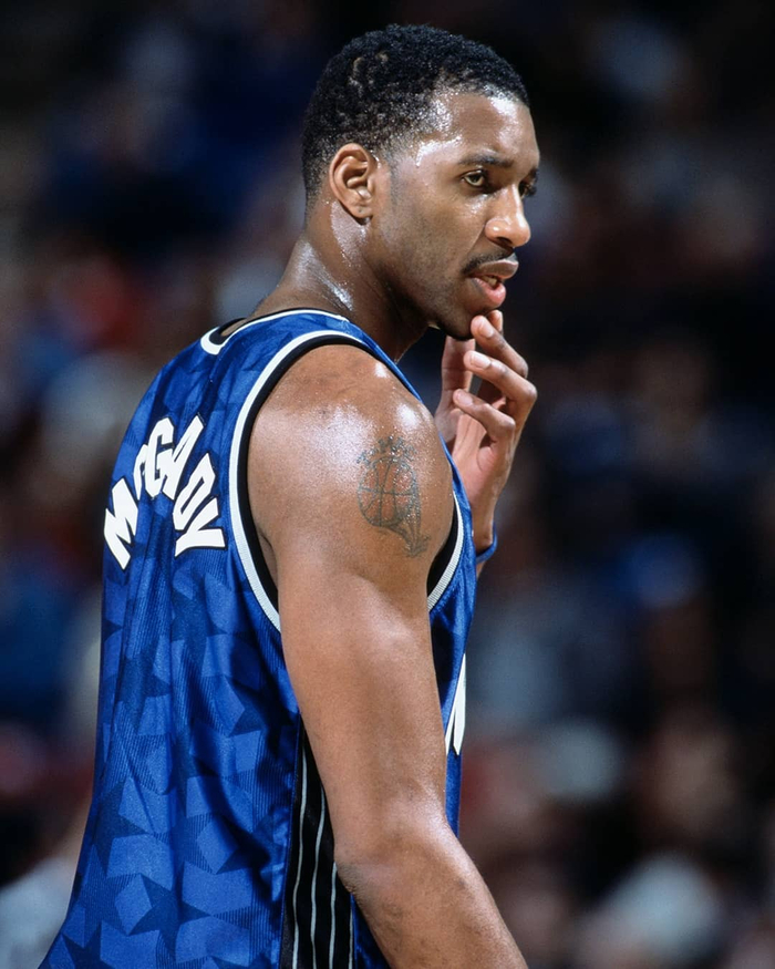 尤文官方：弗拉霍维奇左长收肌肌肉肌腱交界处严重损伤（尤文官宣：弗拉霍维奇左侧长收肌肌肉肌腱交界处重度受伤）