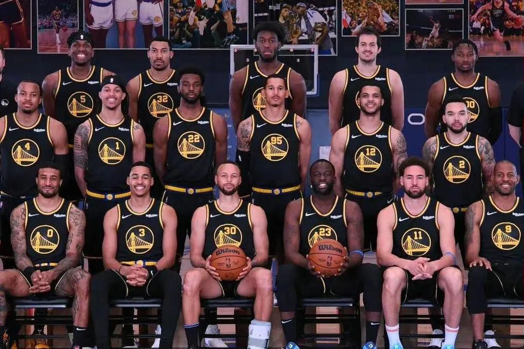 詹姆斯17投4中，纪录被终结，险成输球罪人，最后一传将功补过（17投仅4中，詹姆斯手感低迷，纪录终止险成罪人，末秒一传救主）