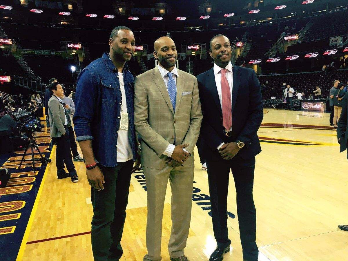 英媒：一名苏格兰球员膝盖受伤等待救护车近10小时，政府道歉（英媒：苏格兰一球员膝伤等待救护车近10小时，政府致歉）